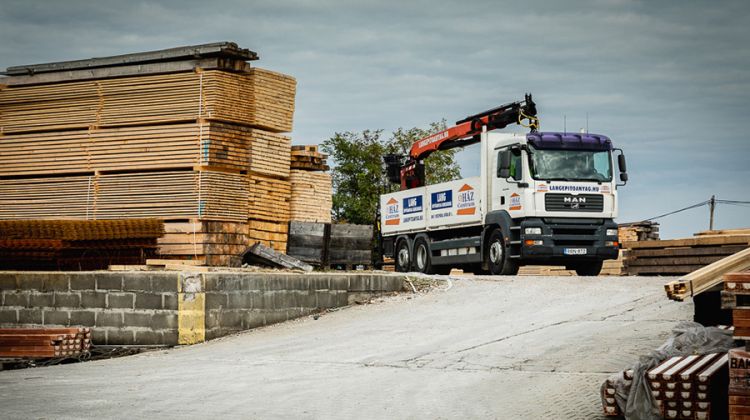 Szállítási lehetőségek, információk