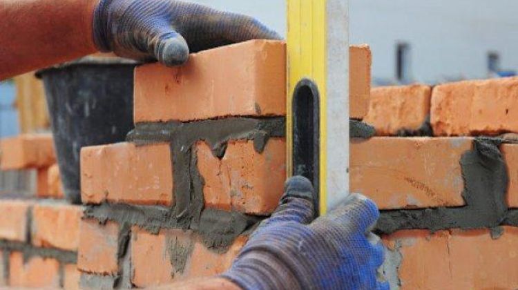 Kőművesek, burkolók, generálkivitelezők