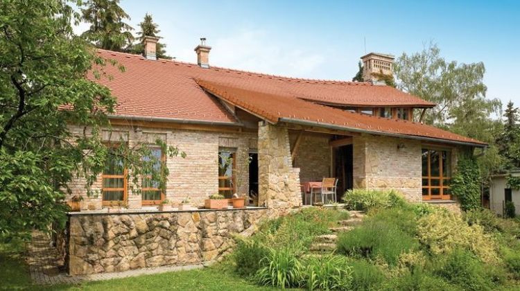 Falazóelemek, falburkolók