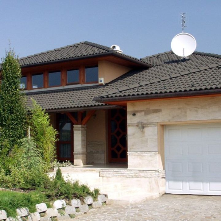 újHáz Standard Szegélycserép jobb Colorsystem antracit