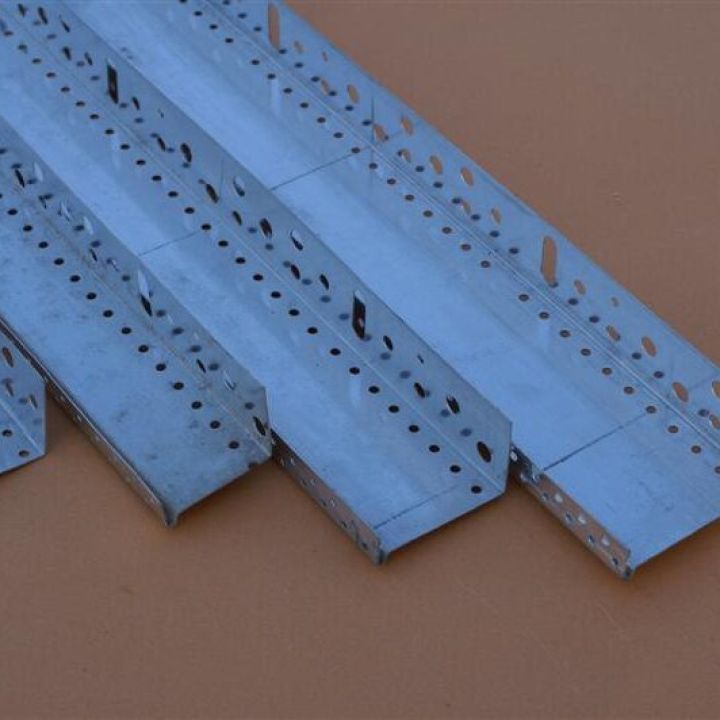 Új-Ház lábazati profil 200mm-es 2.5m