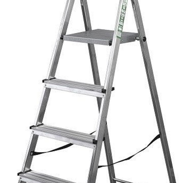 Stalco HÁZTARTÁSI ALU LÉTRA, 4 FOKOS(3+1 FELLÉPŐ), 150 KG TEHERBÍRÁSSSAL, S-40534
